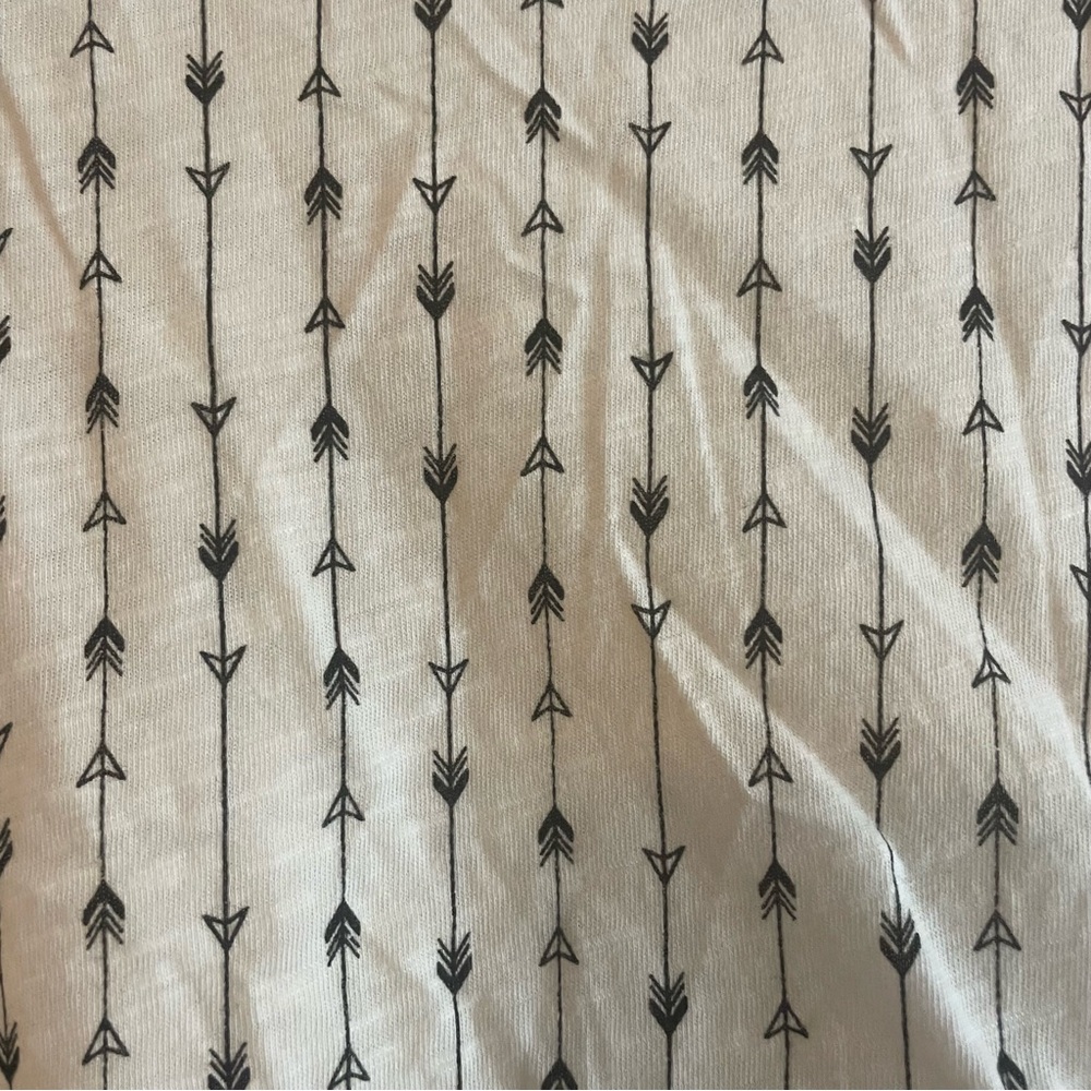 Maurices Cream V-Neck Top w/Arrow Print Women’s Size Medium Feminine Boho Chic - Picture 9 of 15